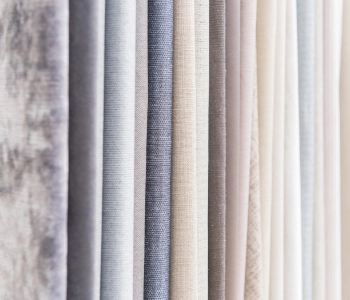 Quels rideaux ou stores choisir pour une chambre propice au repos ?